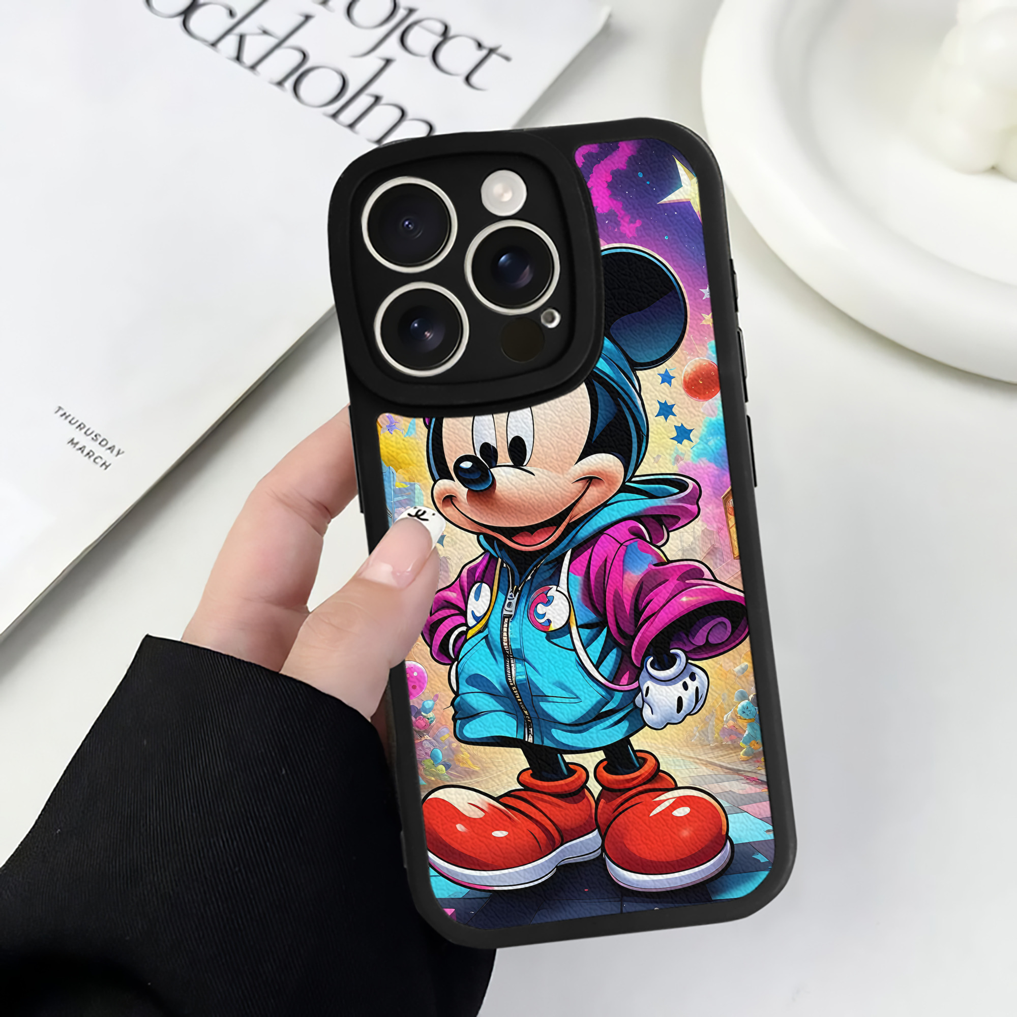 （画像用） ミッキーマウス Mickey Mouse 【iPhone 16シリーズ対応】シリコンスマホケース（レザー調） 材質：シリコン